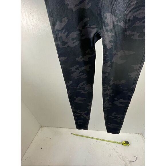 Spanx NWT Look at me Now Black Camo Leggings Size M - Picture 5 of 10
